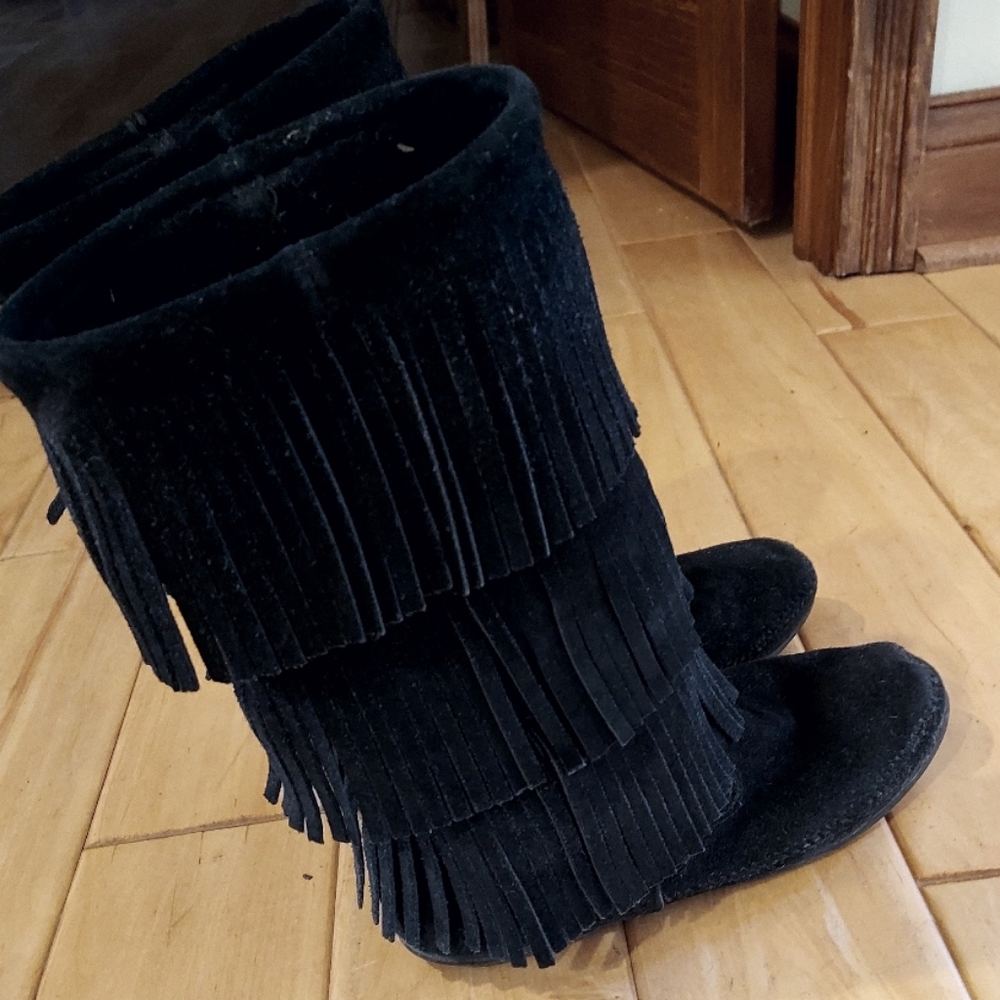 Minnetonka 3 Layer Fringe Boot, Black - image 4